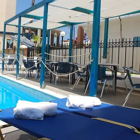 Renia Aparthotel 3*